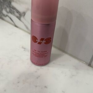 On ‘TIL Dawn Mattifying Waterproof Setting Spray